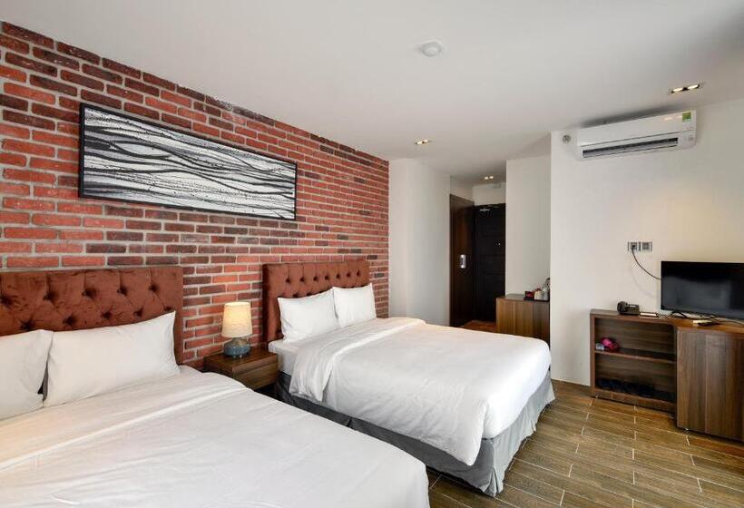 اتاق سوپریور, The Marron