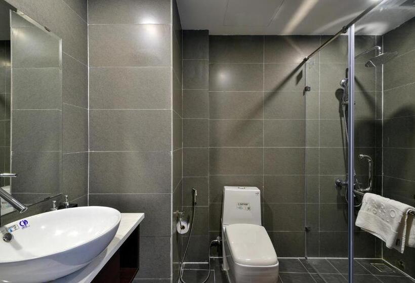 اتاق سوپریور, The Marron