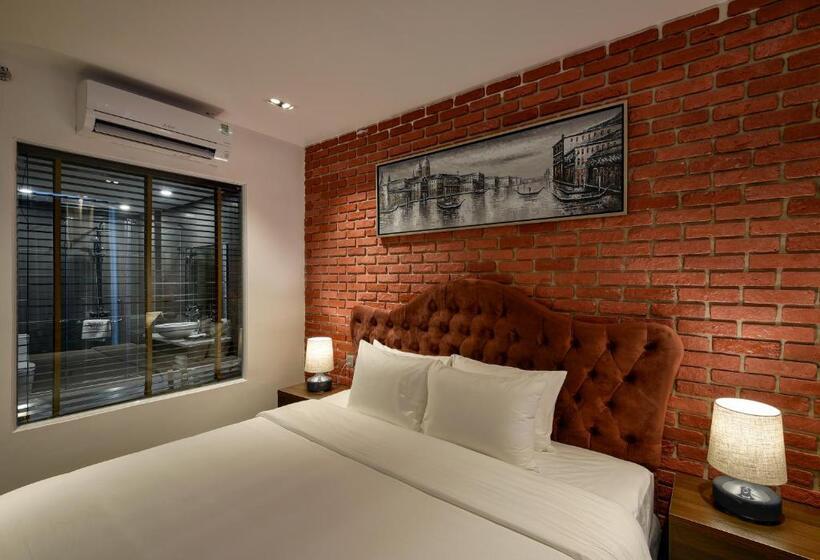 اتاق استاندارد با بالکن و چشمانداز دریا, The Marron