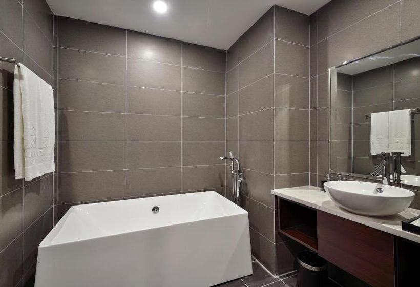 سوییت, The Marron