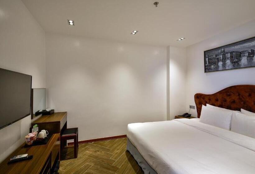 سوییت خانوادگی, The Marron