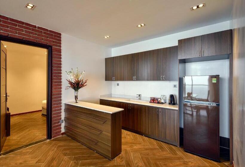 سوییت خانوادگی, The Marron