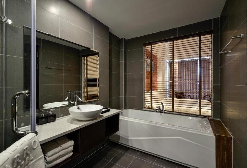 اتاق استاندارد, The Marron