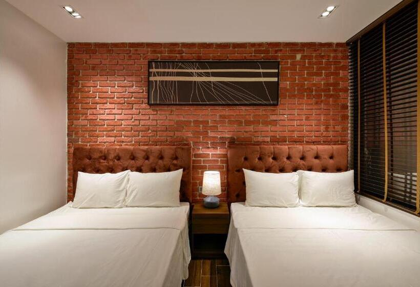 اتاق استاندارد با چشمانداز شهر, The Marron