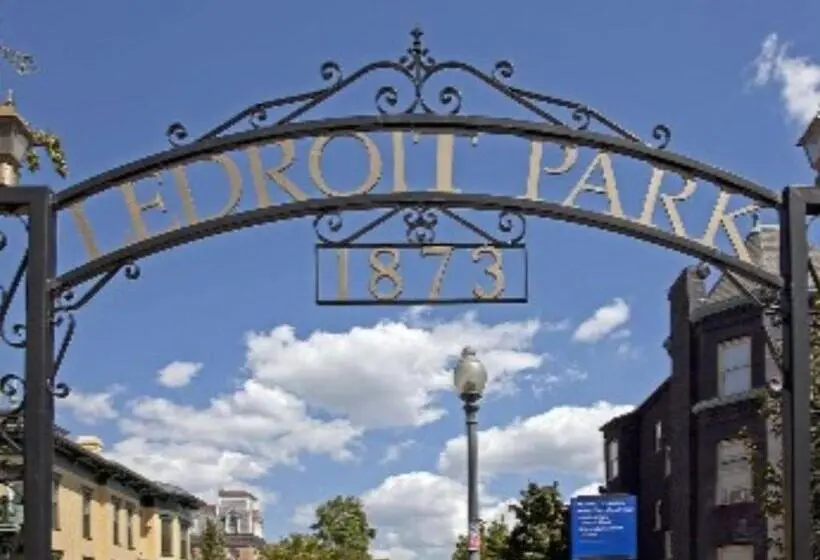 バス共有のスタンダードルーム, Ledroit Park Renaissance Bed And Breakfast