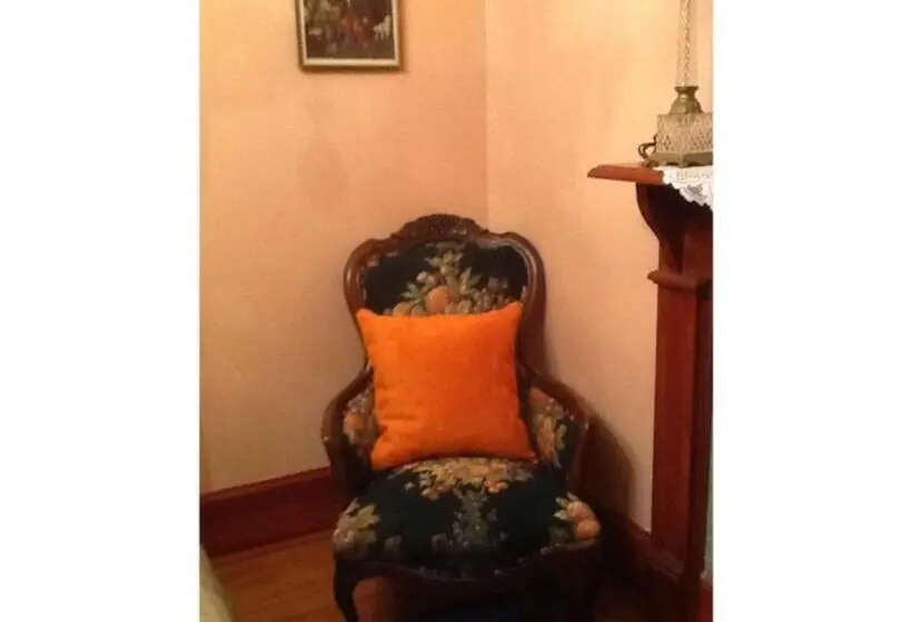 バス共有のスタンダードルーム, Ledroit Park Renaissance Bed And Breakfast