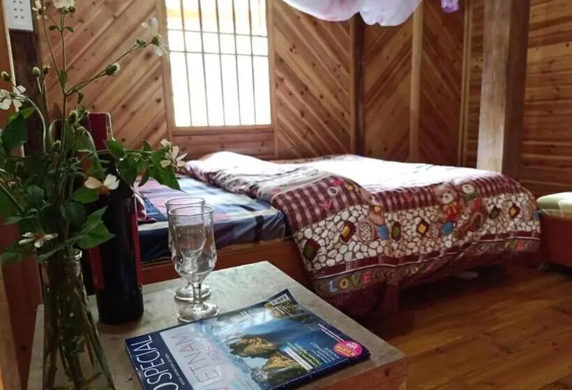 اتاق لوکس سه تخته, Lenh Family House   Hostel