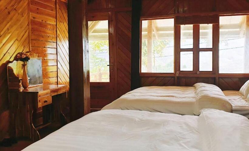 اتاق لوکس سه تخته, Lenh Family House   Hostel