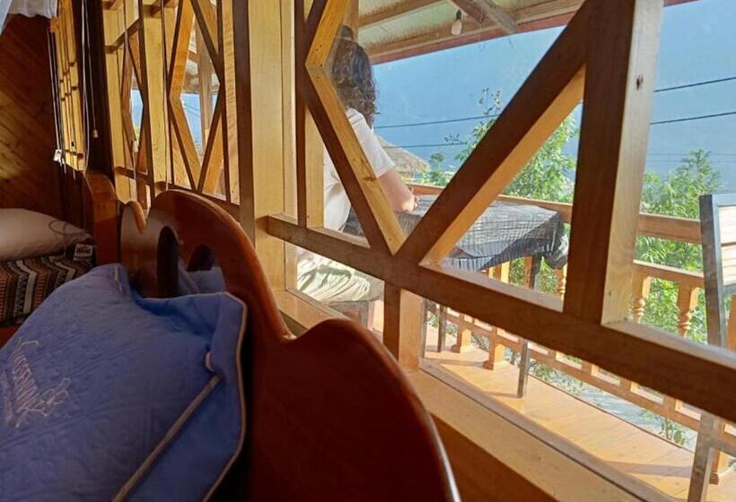 تختخواب در اتاق مشترک, Lenh Family House   Hostel