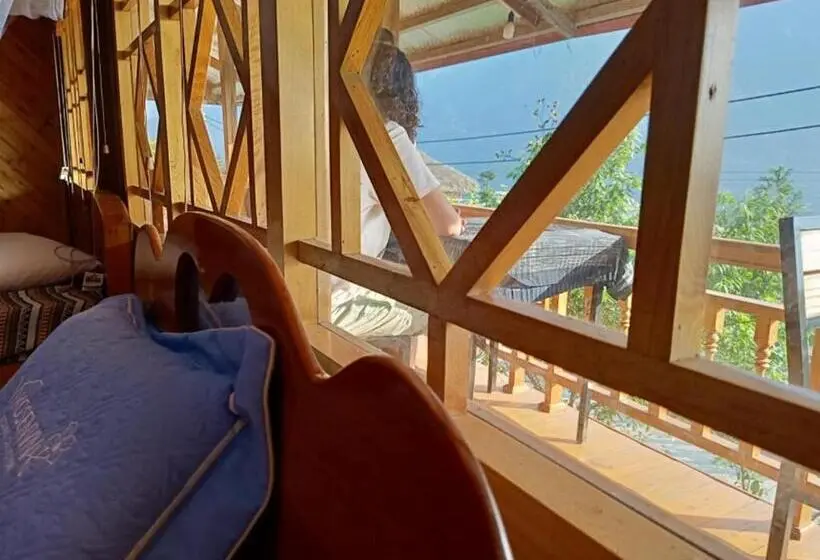 تختخواب در اتاق مشترک, Lenh Family House   Hostel