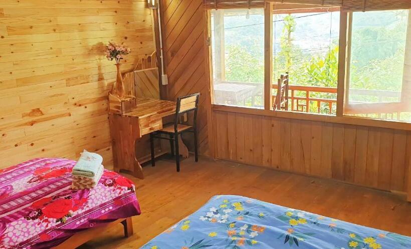 اتاق لوکس با تخت بزرگ, Lenh Family House   Hostel