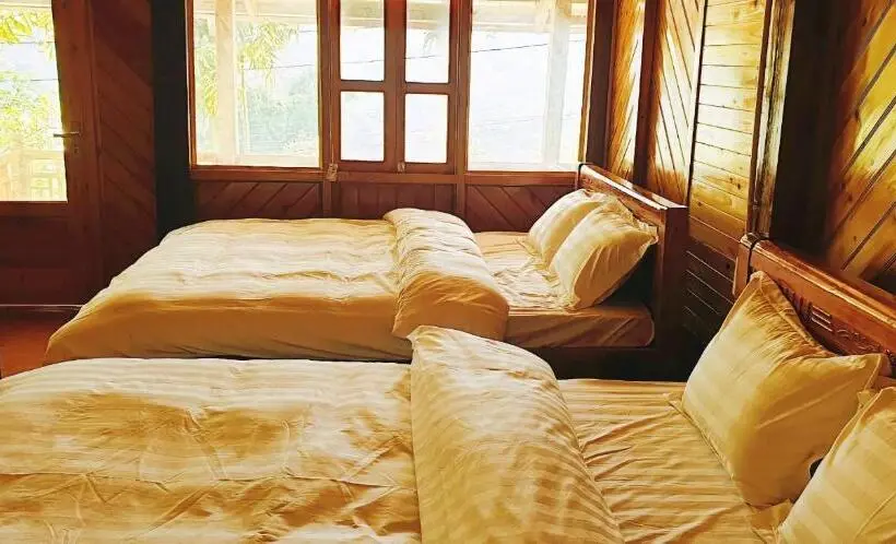 اتاق خانوادگی با چشم‌انداز کوه, Lenh Family House   Hostel