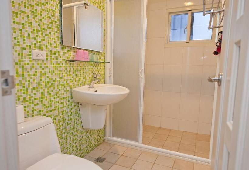 اتاق خانوادگی با چشم‌انداز دریا, Hana B & B