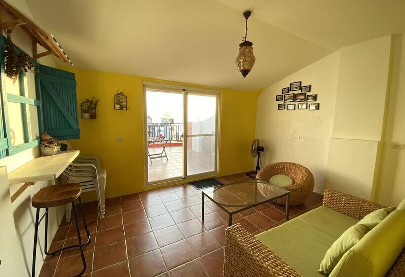 اتاق خانوادگی با چشم‌انداز دریا, Hana B & B