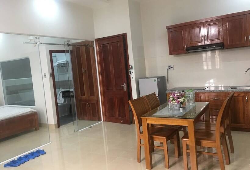 شقة غرفة واحدة, Hoang Gia