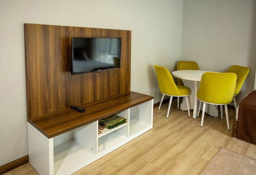 חדר משפחתי, Caykara Park