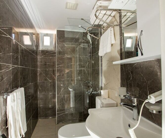 اتاق استاندارد سه نفره, Corner Garden