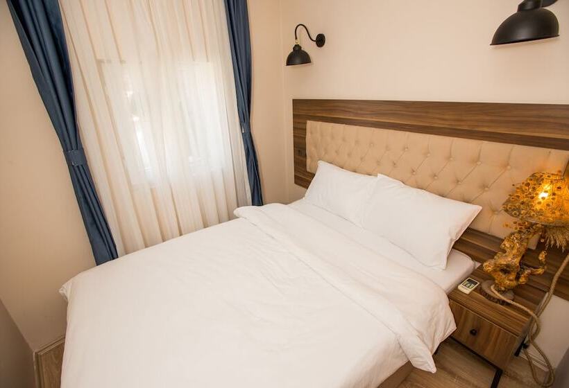 اتاق استاندارد سه نفره, Corner Garden