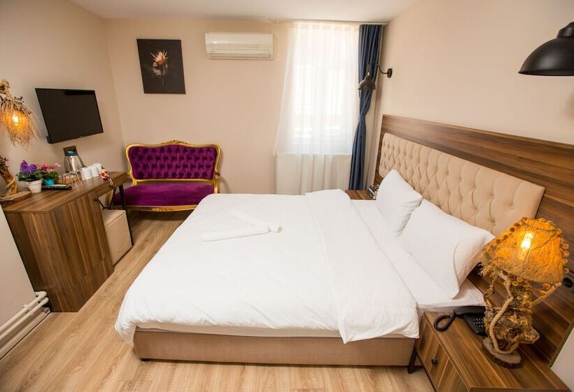 اتاق استاندارد سه نفره, Corner Garden