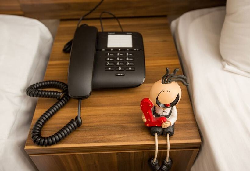 اتاق استاندارد چهار تخته, Corner Garden