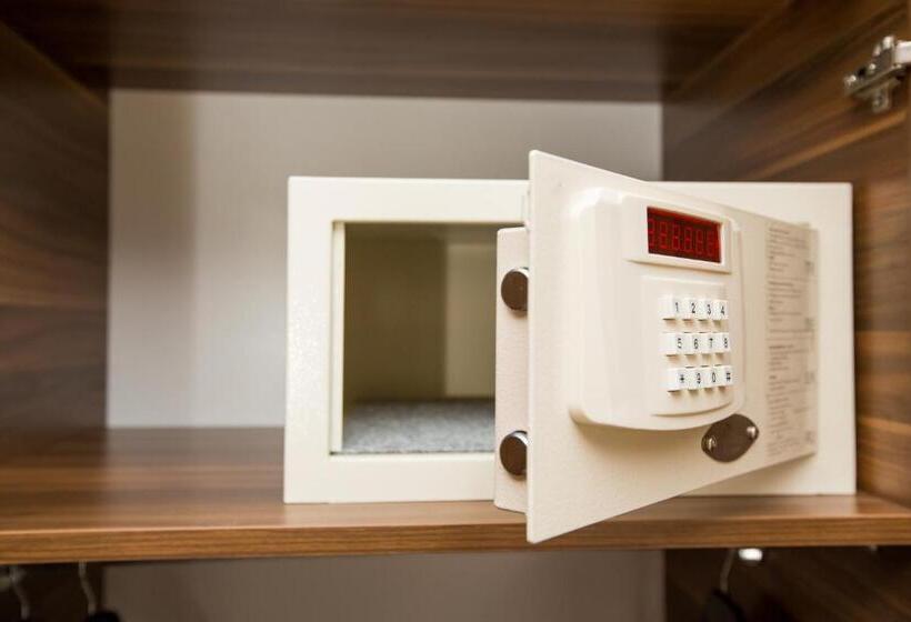 اتاق اکونومی, Corner Garden