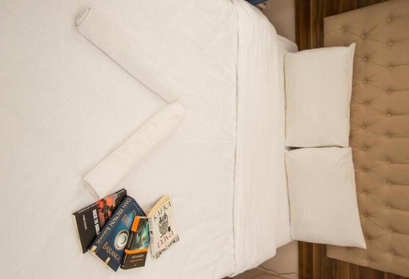 اتاق اکونومی, Corner Garden