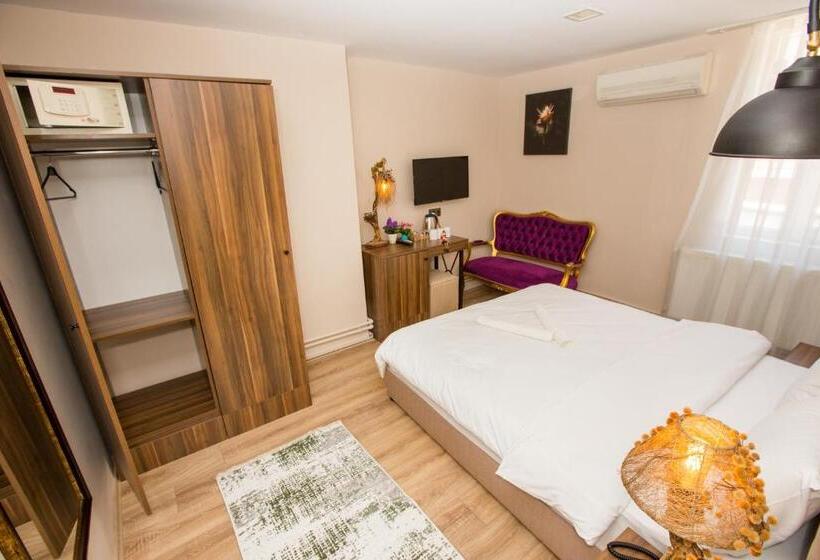 اتاق استاندارد سه نفره, Corner Garden