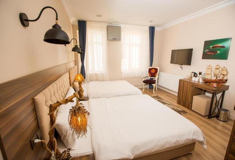 اتاق خانوادگی, Corner Garden