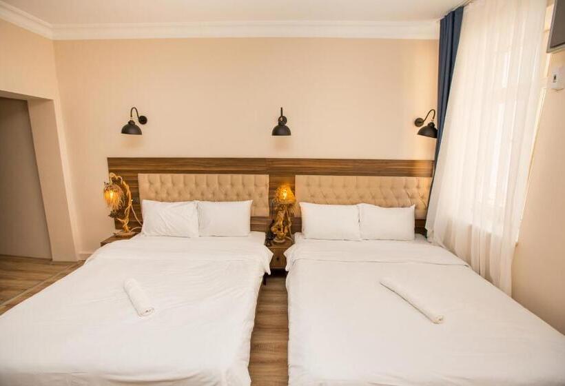 اتاق خانوادگی, Corner Garden