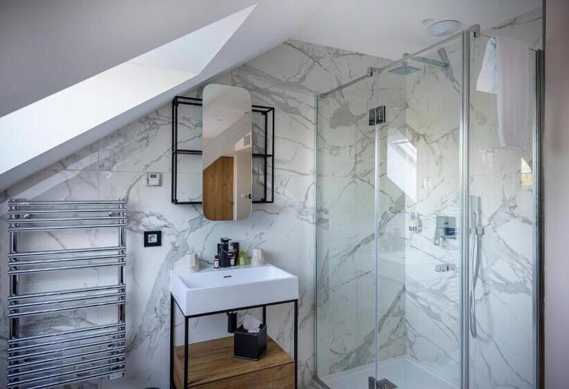 スーペリアールーム, La Garenne