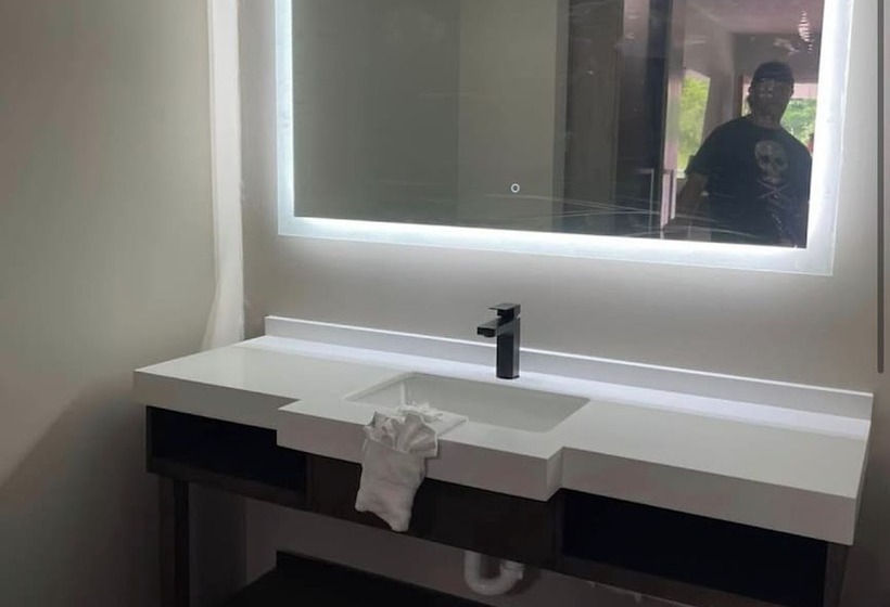 جناح ديلوكس, Luxor Inn & Suites, A Travelodge By Wyndham