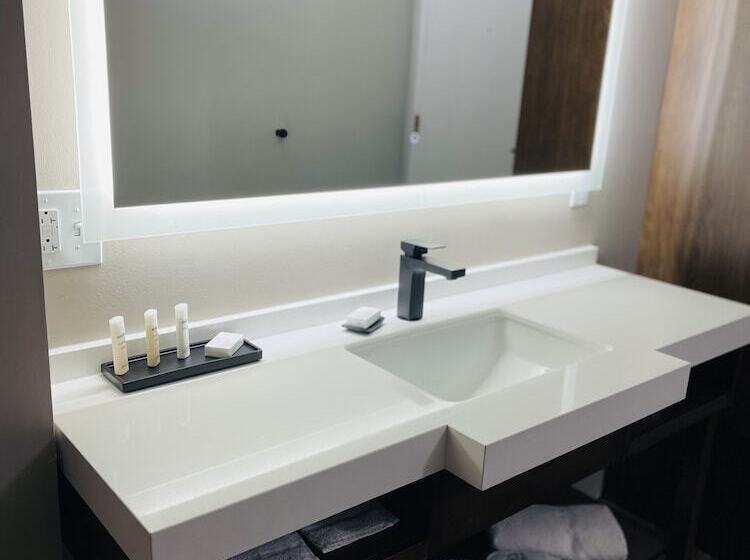 جناح ديلوكس, Luxor Inn & Suites, A Travelodge By Wyndham