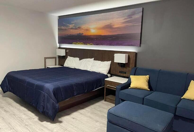 جناح ديلوكس سرير كينج, Luxor Inn & Suites, A Travelodge By Wyndham