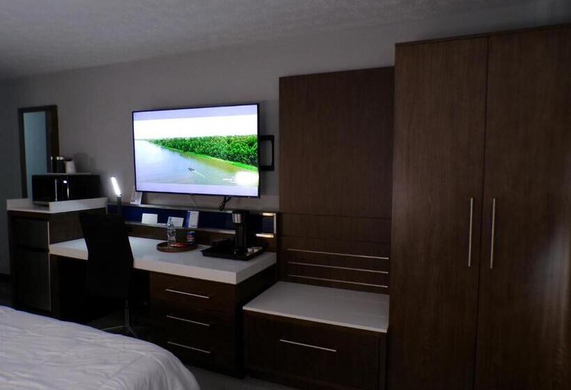 Студия Deluxe, Luxor Inn & Suites, A Travelodge By Wyndham