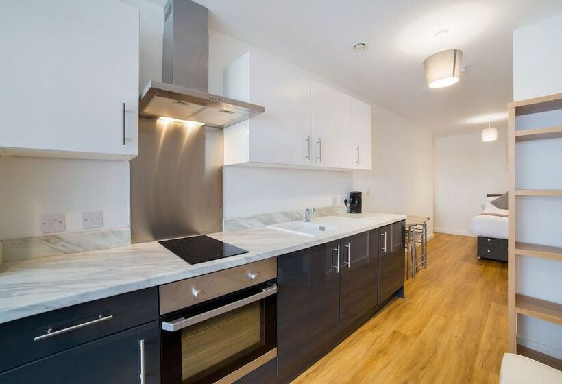 סוויטה דלוקס, Vincent House