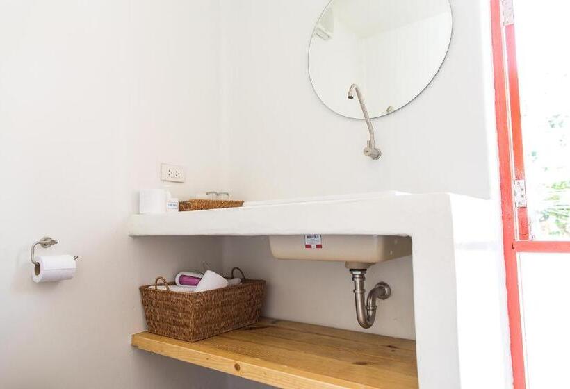 Standard-huone Allasnäkymä, Pajamas Koh Chang