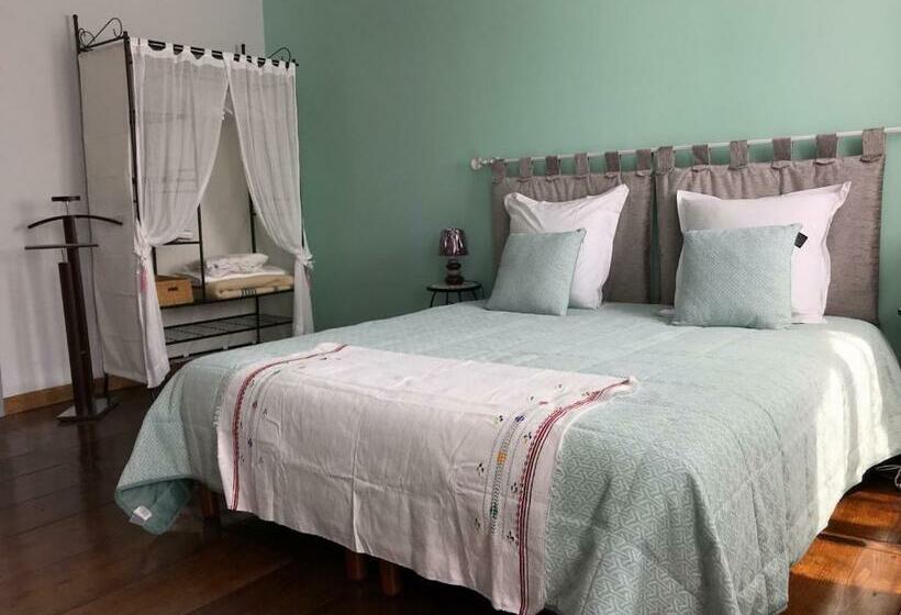 غرفة سوبيريور, Aux Rosiers