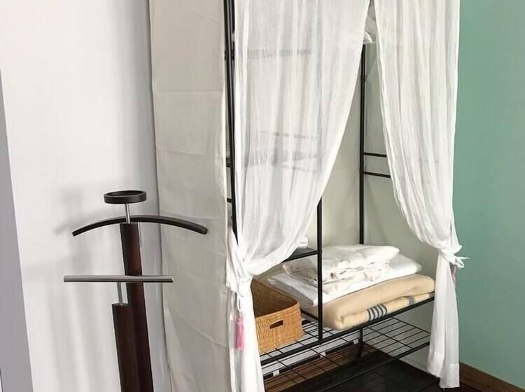 غرفة قياسية, Aux Rosiers