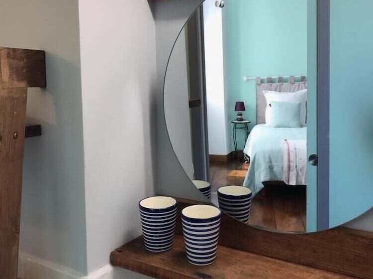 Quarto Estandar, Aux Rosiers