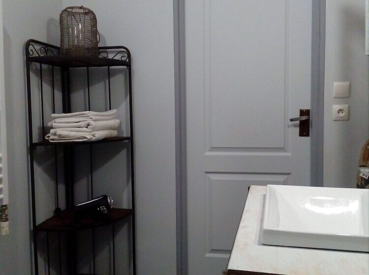 Quarto Estandar, Aux Rosiers