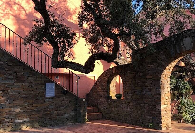 חדר סטנדרט לשלושה, Chateau Maravenne