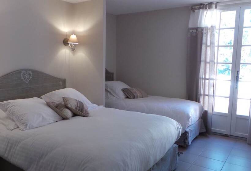 חדר סטנדרט לשלושה, Chateau Maravenne