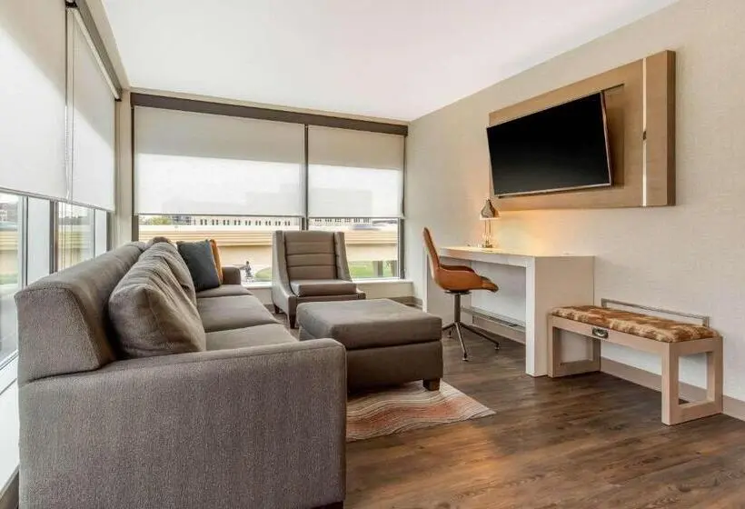 سوئیت با تخت بزرگ, Cambria Hotel Milwaukee Downtown