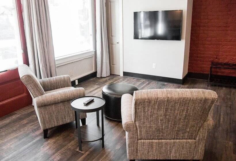 스탠다드 스튜디오 더블 침대, Gibson's Warehouse