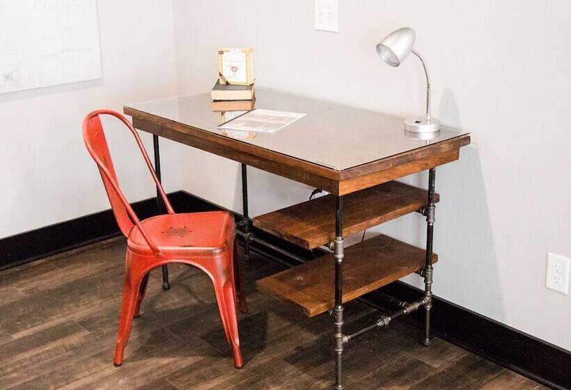 스탠다드 스튜디오 더블 침대, Gibson's Warehouse