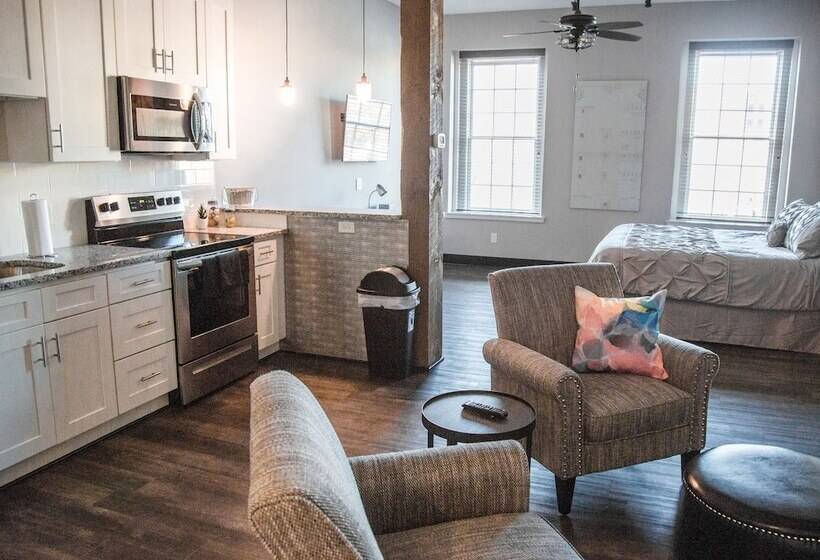 스탠다드 스튜디오 더블 침대, Gibson's Warehouse