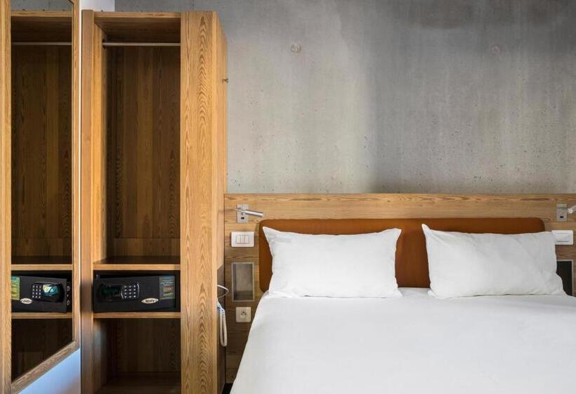 Номер Стандарт, Ibis Styles Ajaccio Napoleon