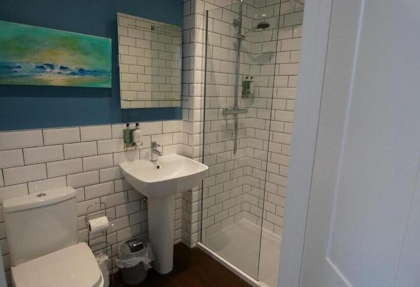 חדר סופריור, The Sloop Inn