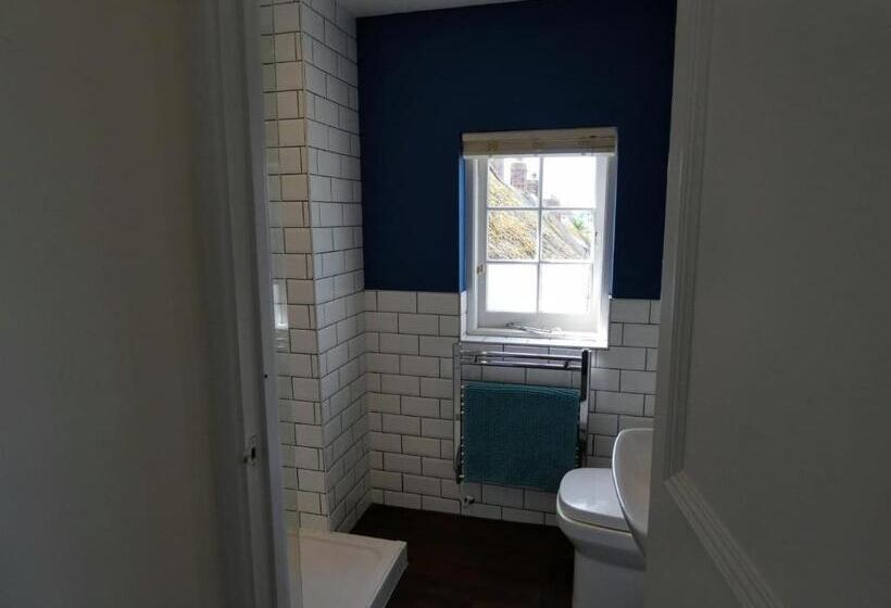 חדר סופריור, The Sloop Inn