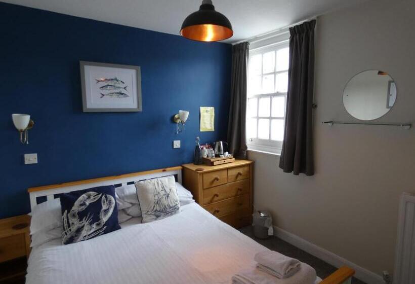 חדר אקונומי, The Sloop Inn